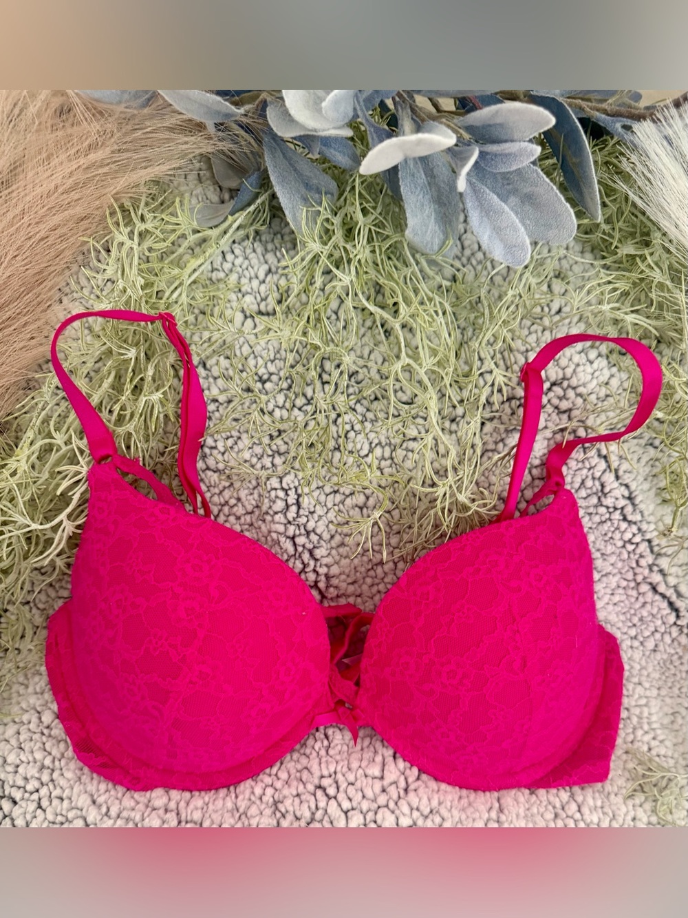Victoria's Secret Vibrant Pink Lace Push-Up Bra